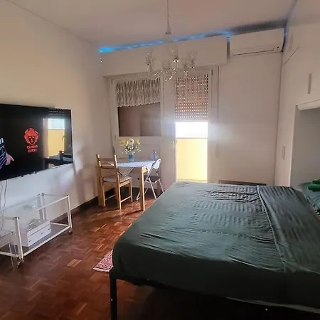 In The Skyline, Apartament